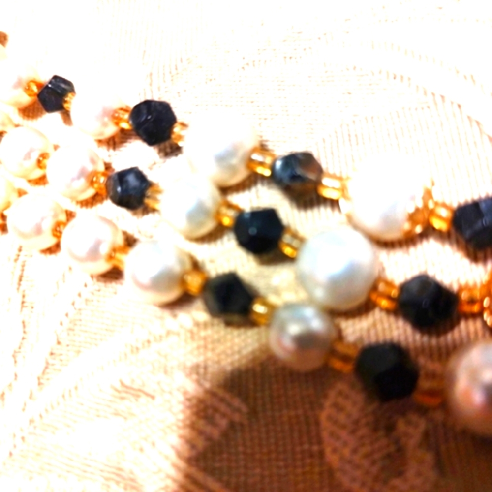 🖤🐺🖤Lovely Vintage Faux Pearl & Iridescent Blue-Black Acrylic Faceted Necklace - Picture 5 of 10